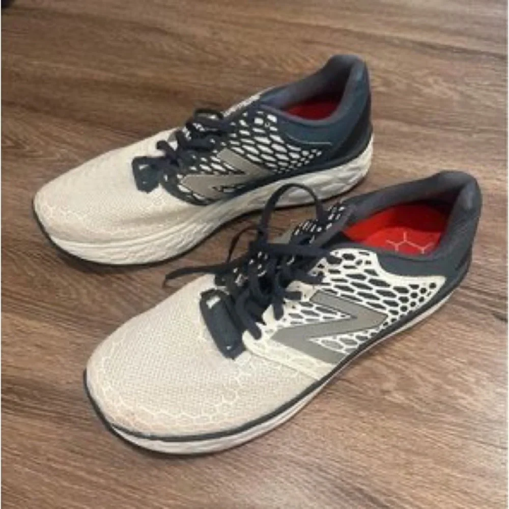 Brand new New Balance tennis shoes - Picture 3 of 5